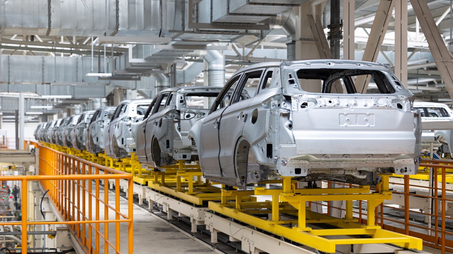 UK vehicle production declines 14.3% in November 2025: SMMT